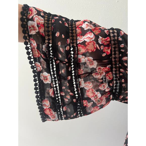 Fever Shear Black Floral Peasant Blouse Crochet Neckline Bell Sleeves Sz XL Boho - Picture 4 of 4